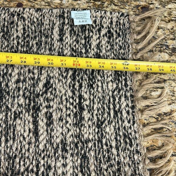 Made In India Wool Blend Fringe Trim Neutral Rug 21.5 x 36.5 - Picture 4 of 5